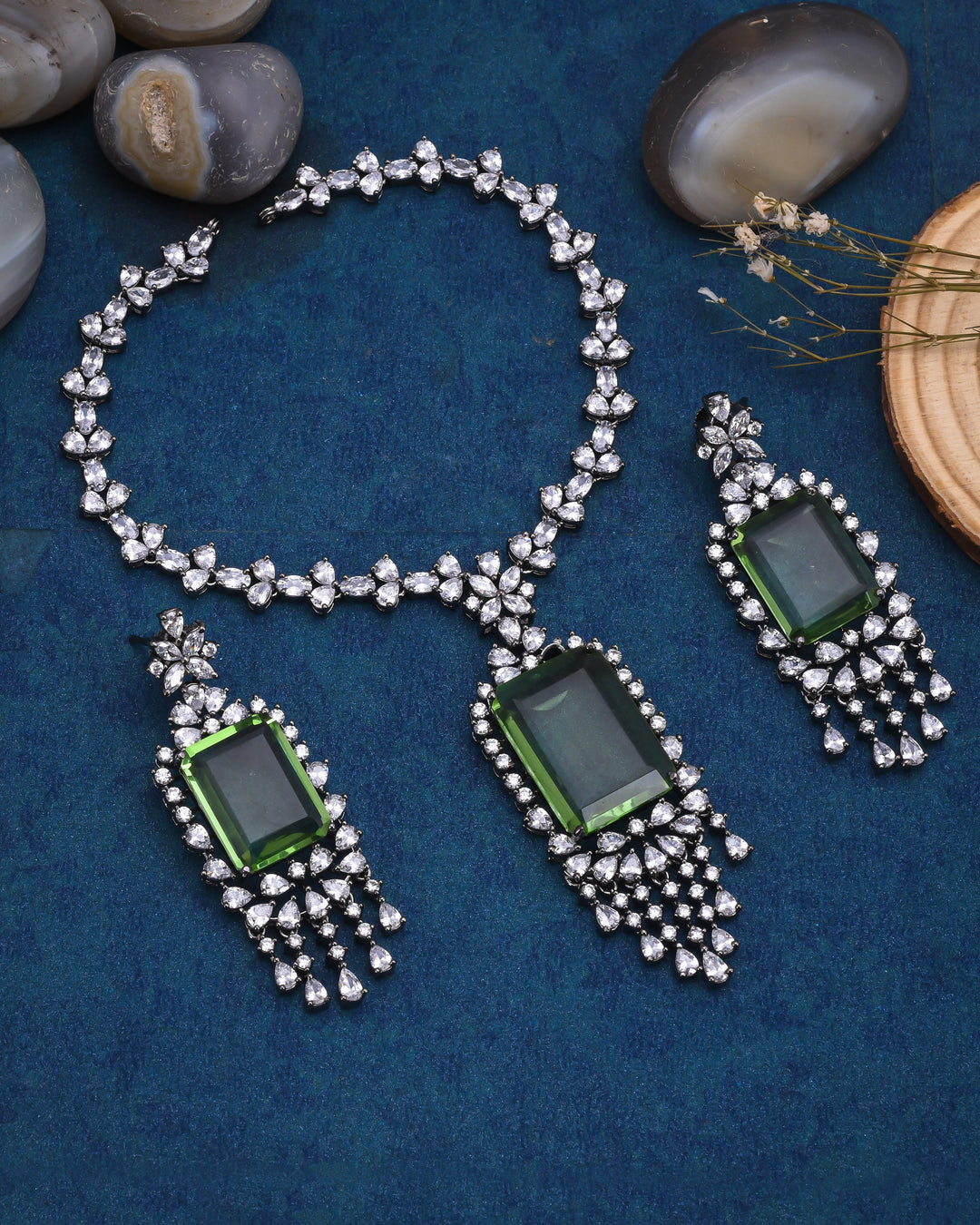 Green Corundum Elegance Dark Silver Necklace Set-JRNKL5028